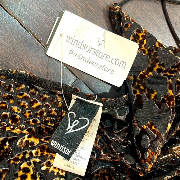 Leopard Cheetah Print Crop Top - Picture 3 of 3